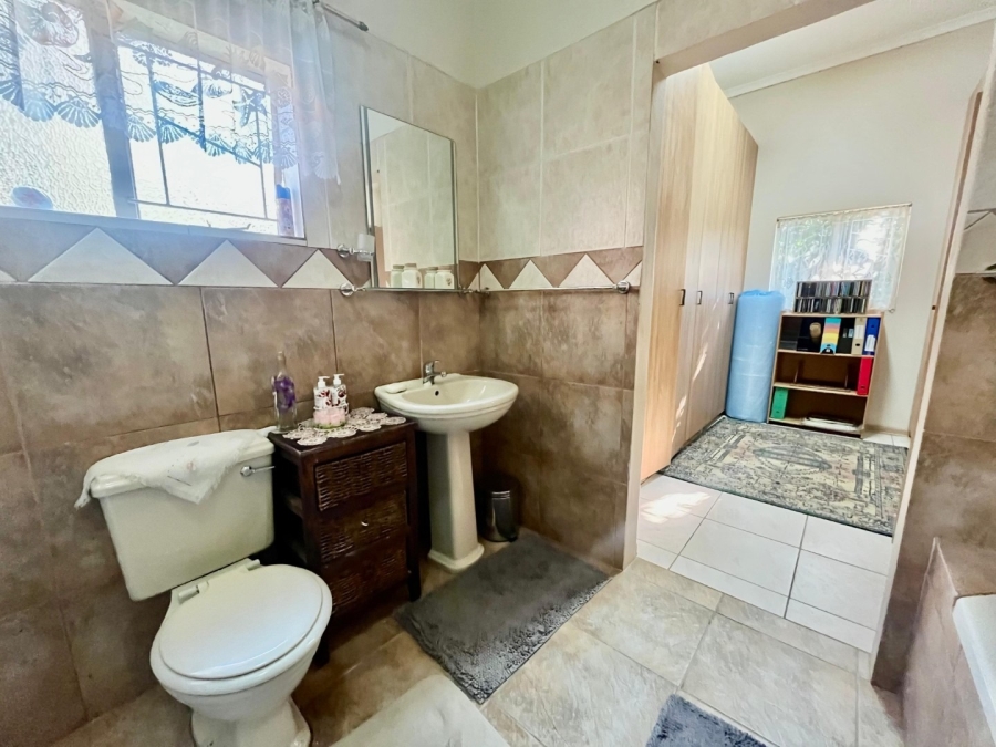4 Bedroom Property for Sale in Safari Gardens North West